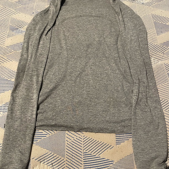 lululemon athletica Gray Long Sleeve Tee - Picture 1 of 3